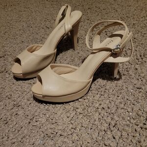 🔥HP🔥1-20-25🔥NWOT WOMENS FERESHTE STILETTO PLATFORM HEELS CREAM SIZE 43(11 US)